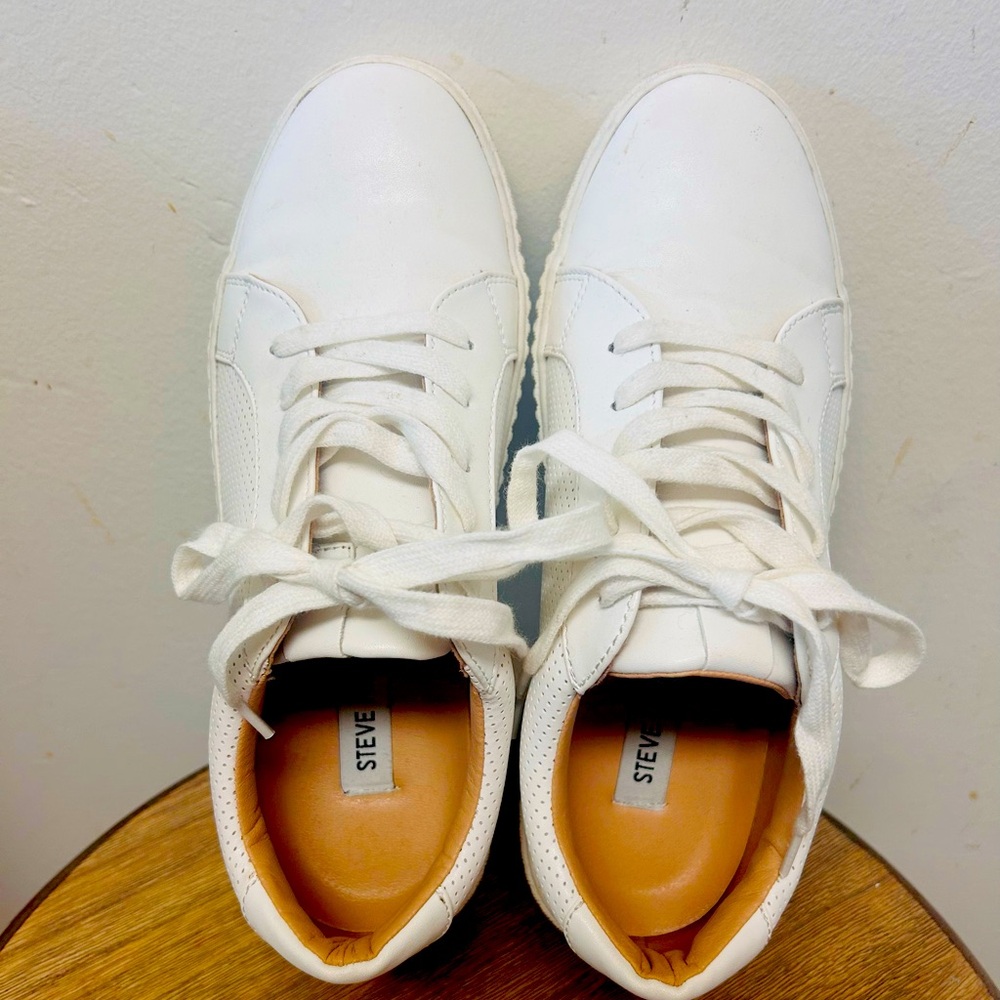 Like NEW, Steve Madden Sneakers Women Size 9 Leather Coated Laced Platform